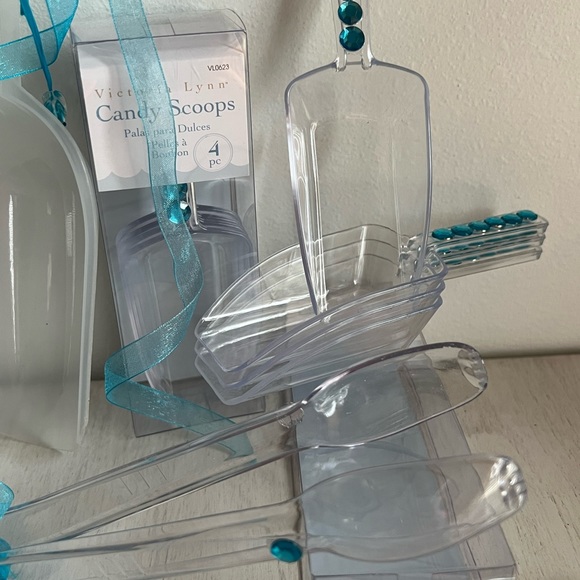 Group of candy bar scoops and tongs - Picture 4 of 11